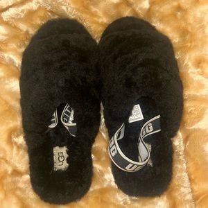 Black slipper uggs